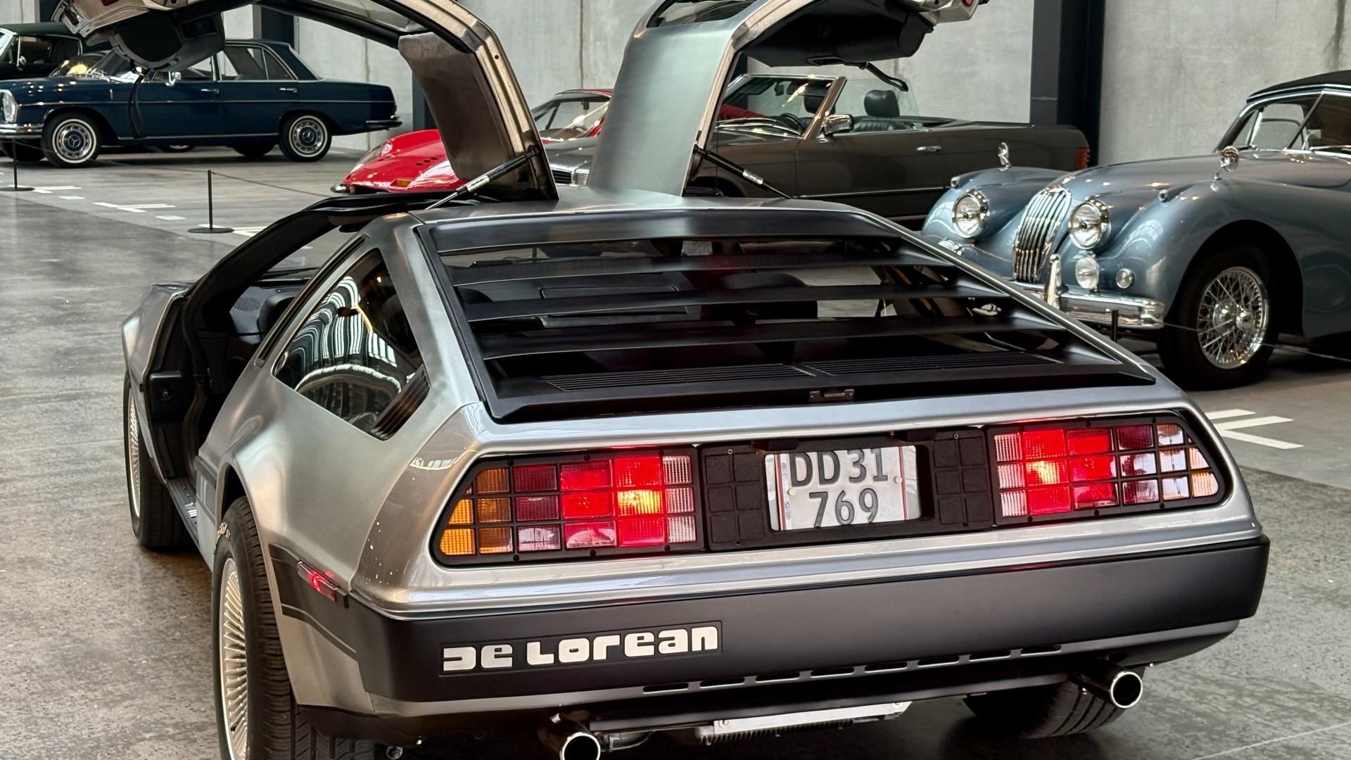 DeLorean DMC-12