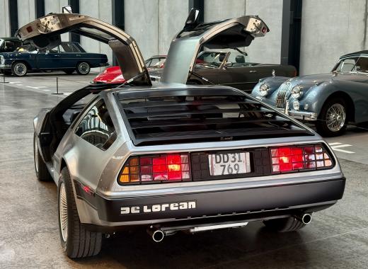 DeLorean DMC-12