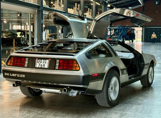 DeLorean DMC-12