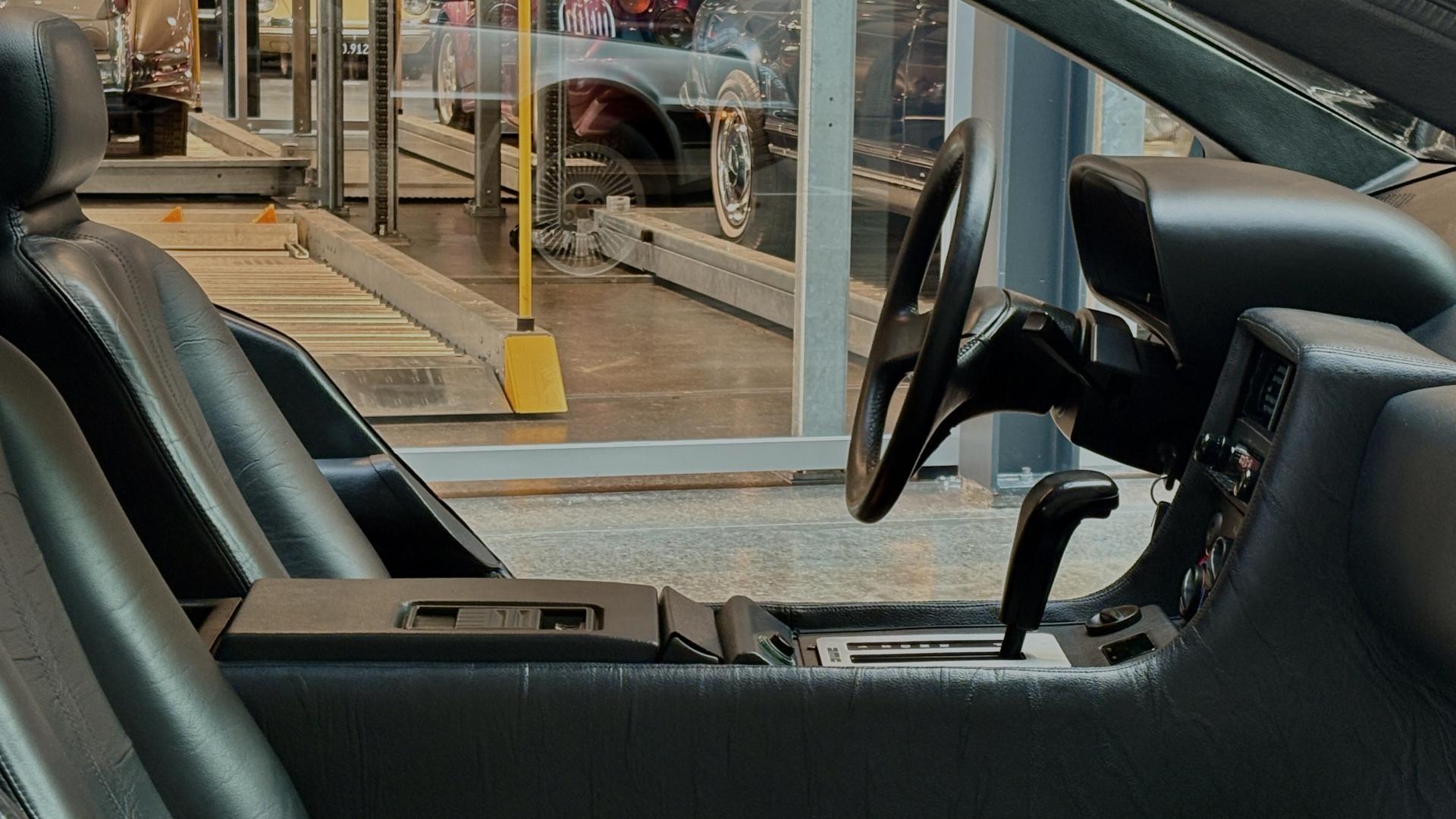 DeLorean DMC-12