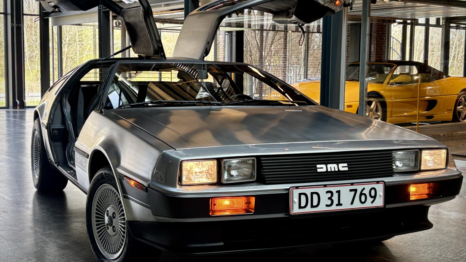 DeLorean DMC-12