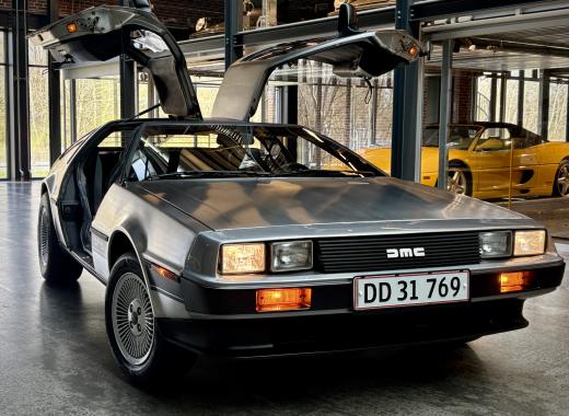 DeLorean DMC-12