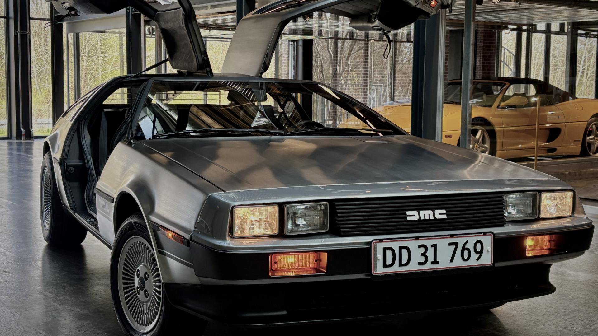 DeLorean DMC-12
