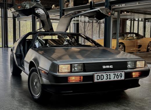 DeLorean DMC-12