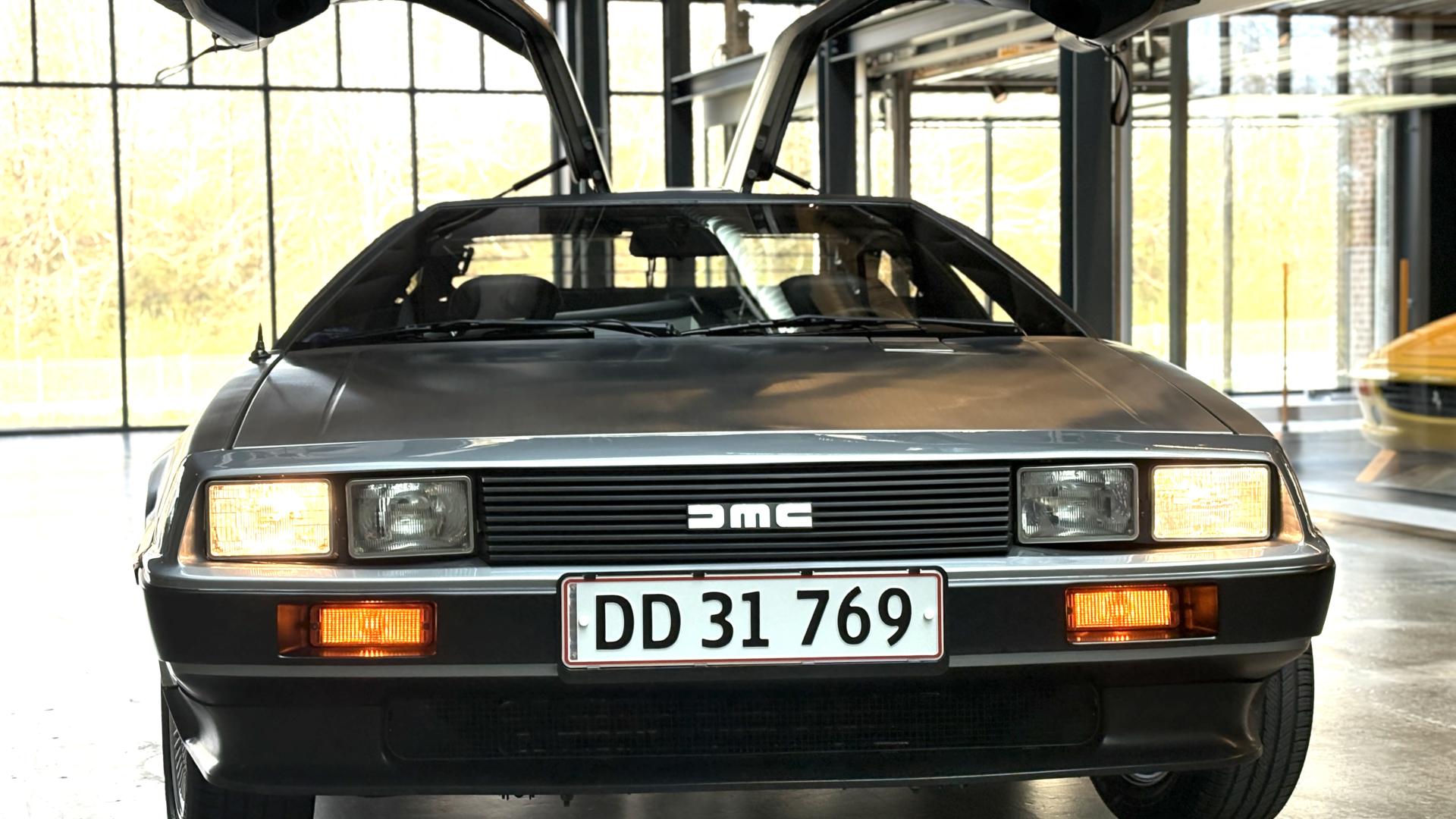 DeLorean DMC-12