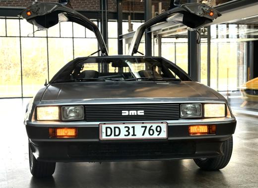 DeLorean DMC-12