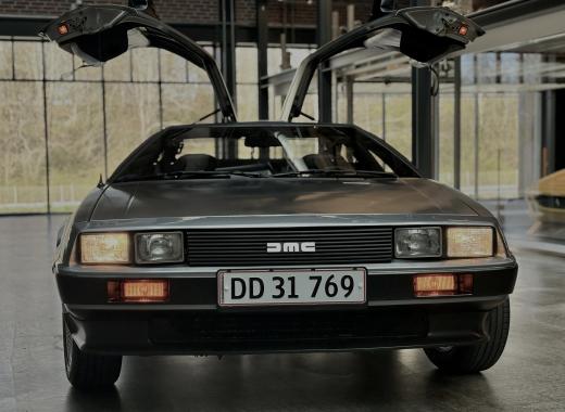 DeLorean DMC-12