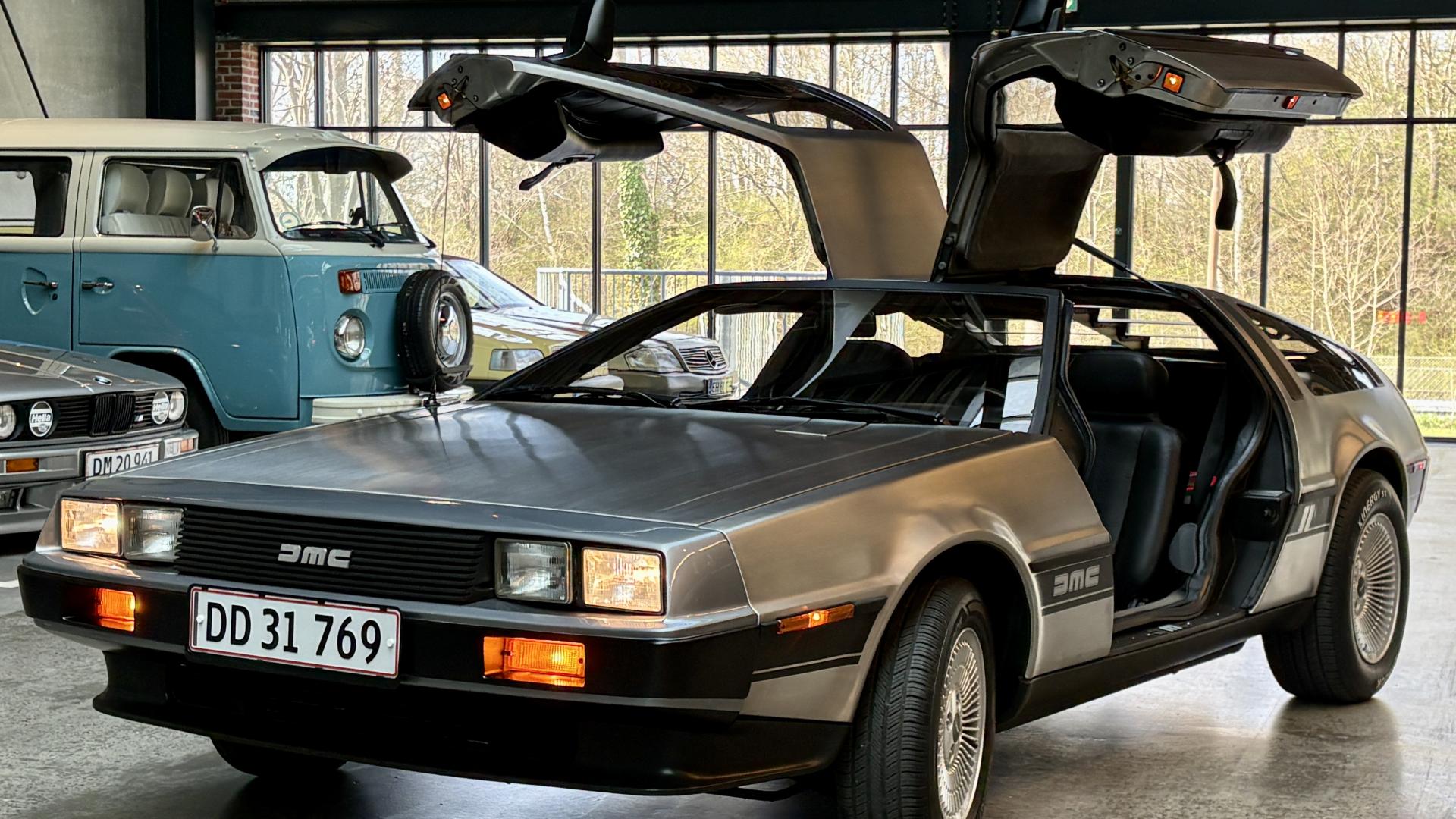 DeLorean DMC-12