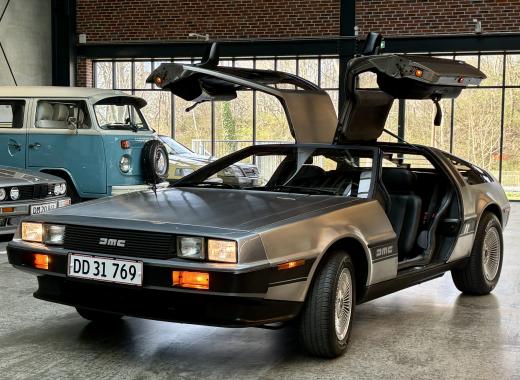 DeLorean DMC-12