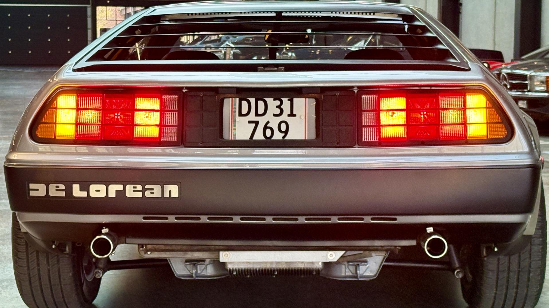 DeLorean DMC-12