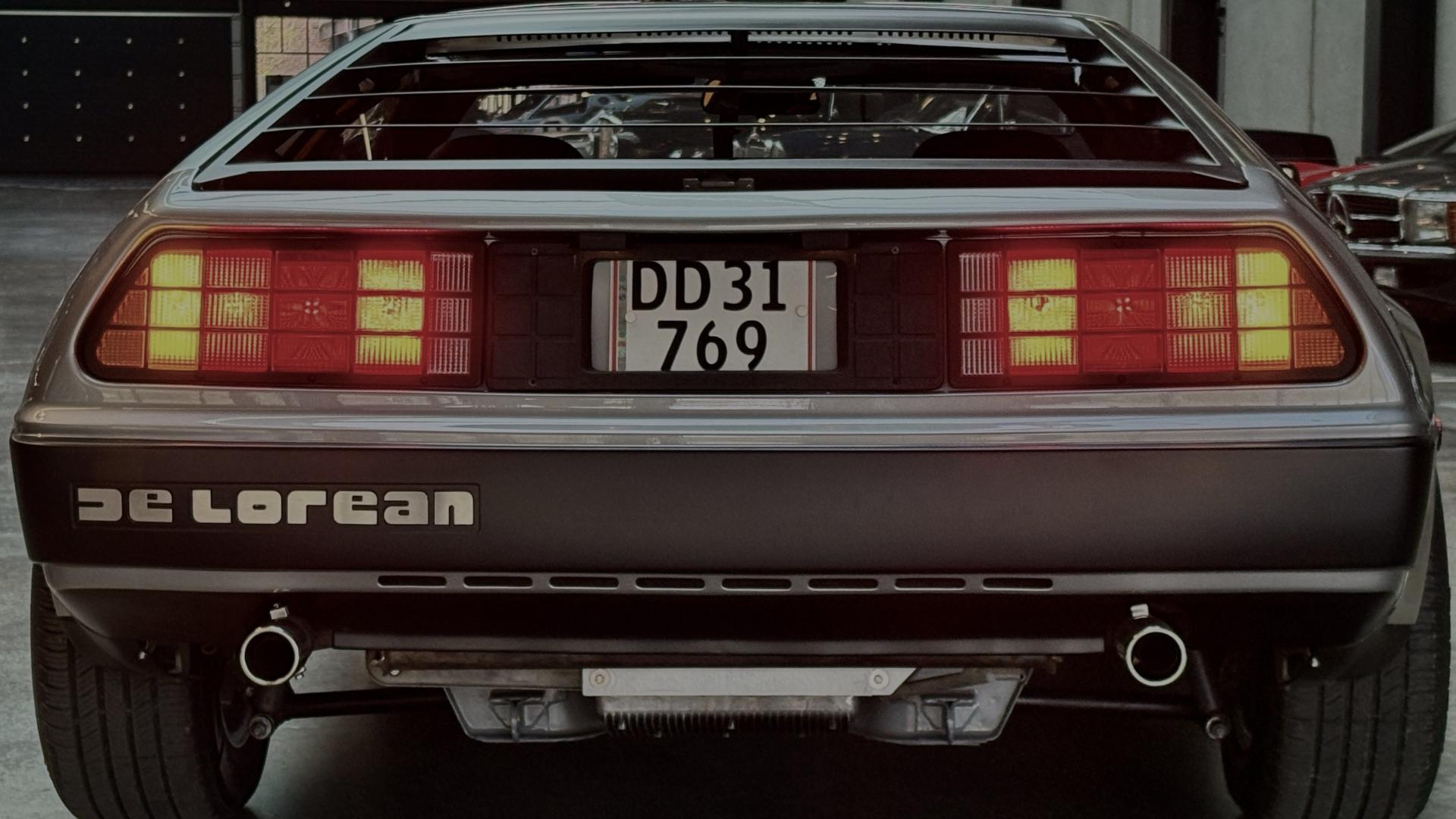 DeLorean DMC-12