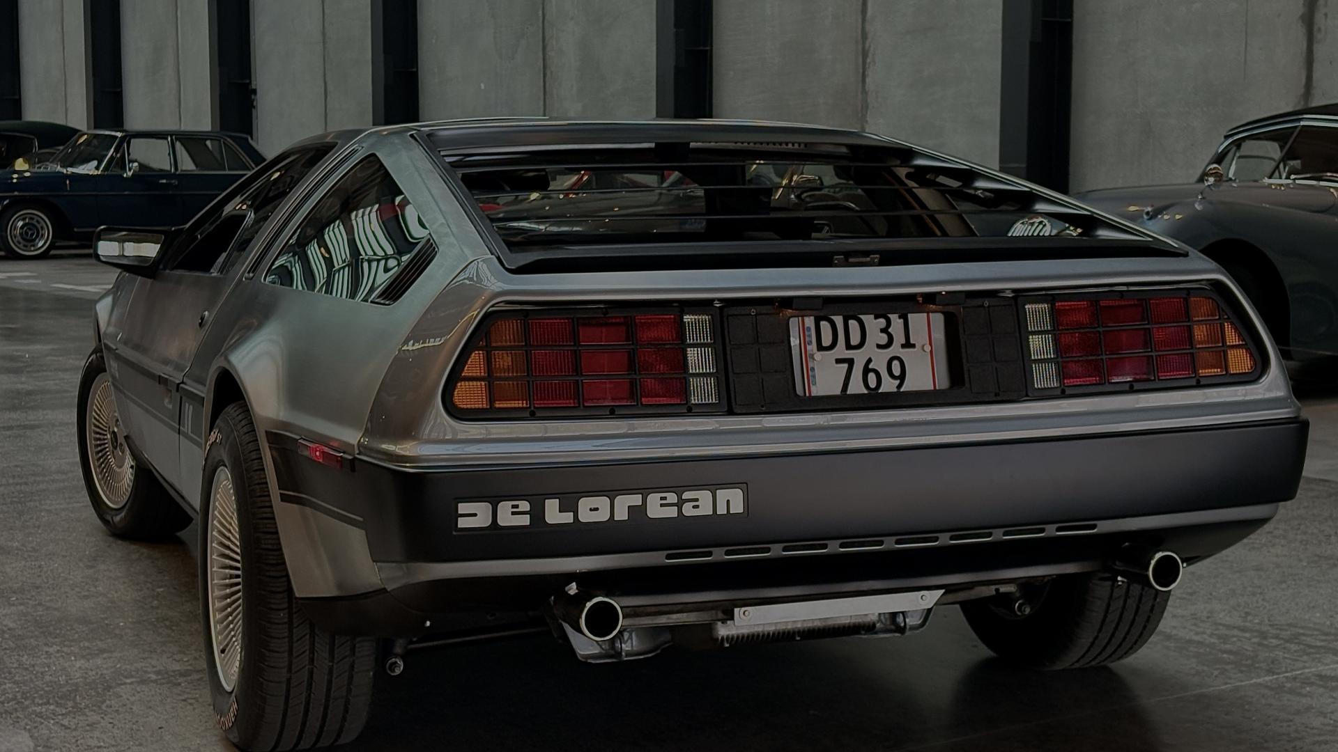 DeLorean DMC-12