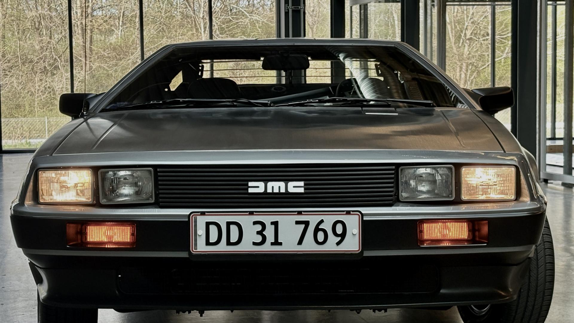DeLorean DMC-12