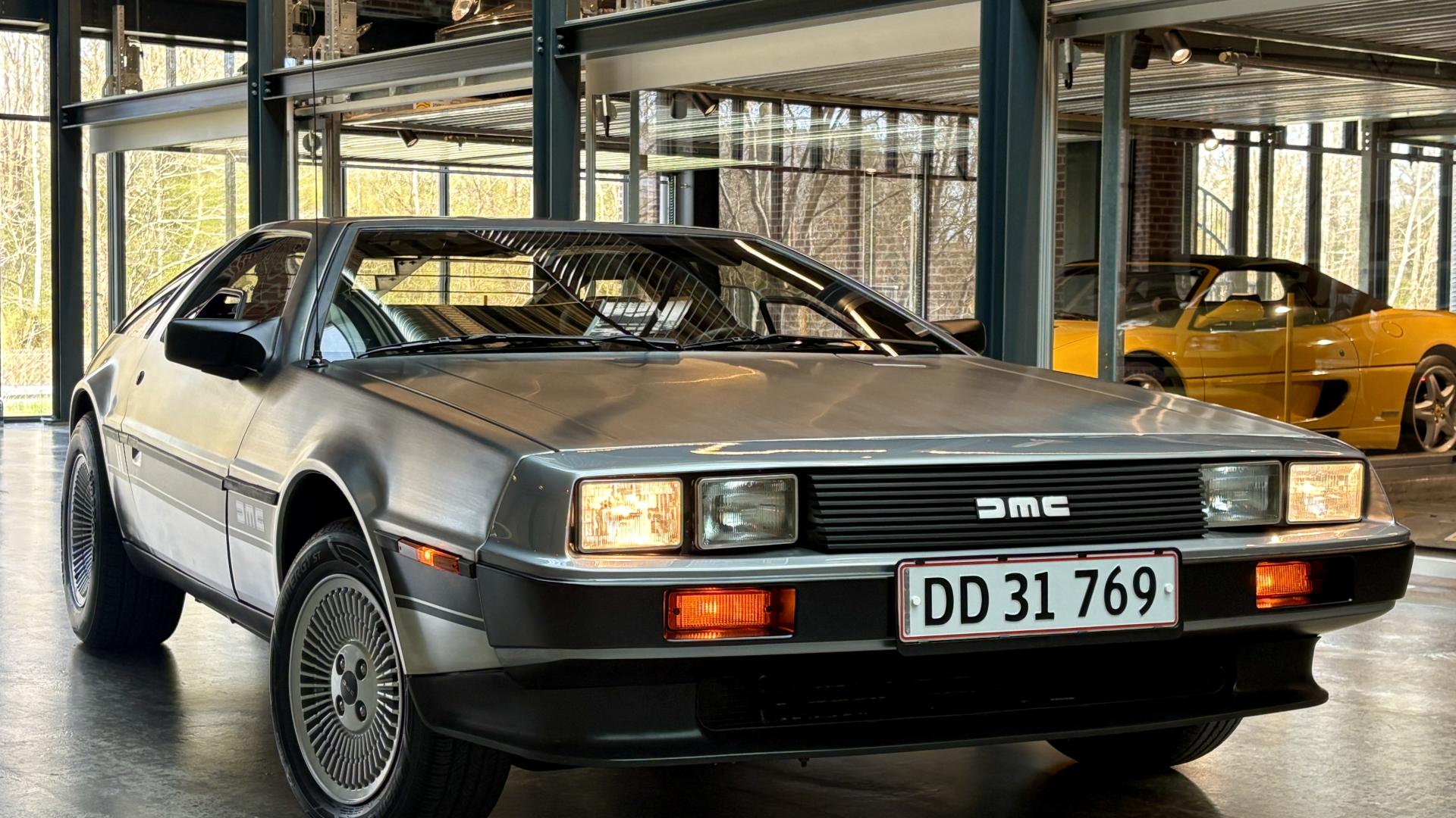 DeLorean DMC-12