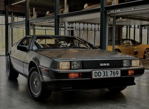 DeLorean DMC-12