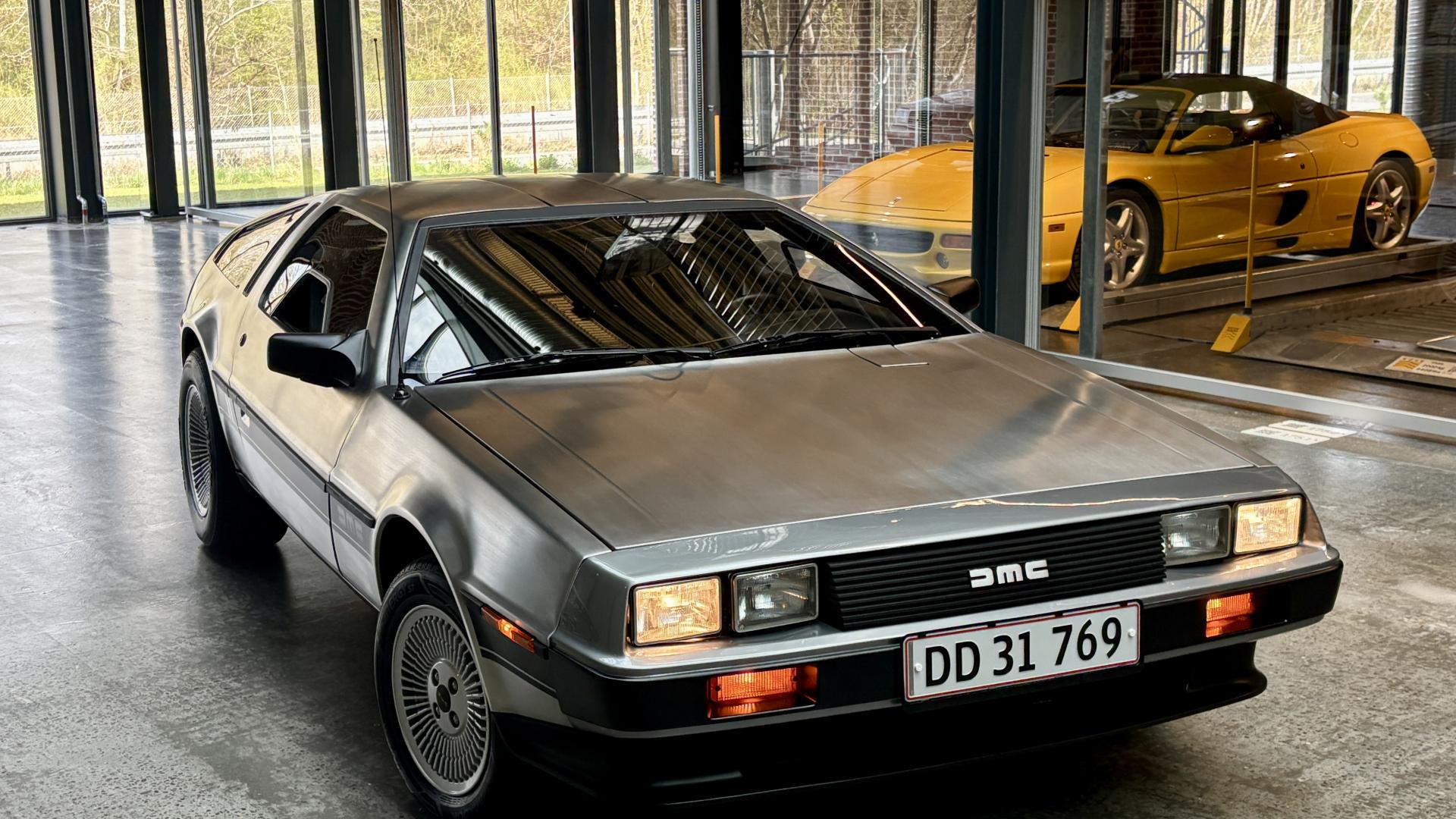 DeLorean DMC-12