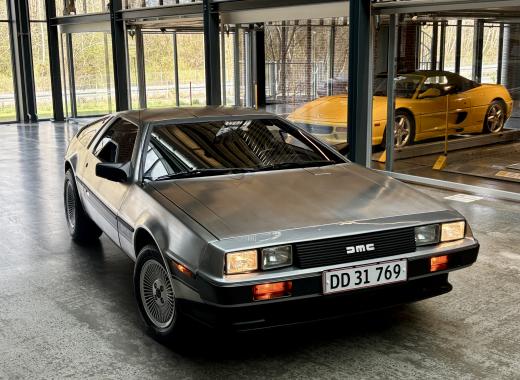 DeLorean DMC-12