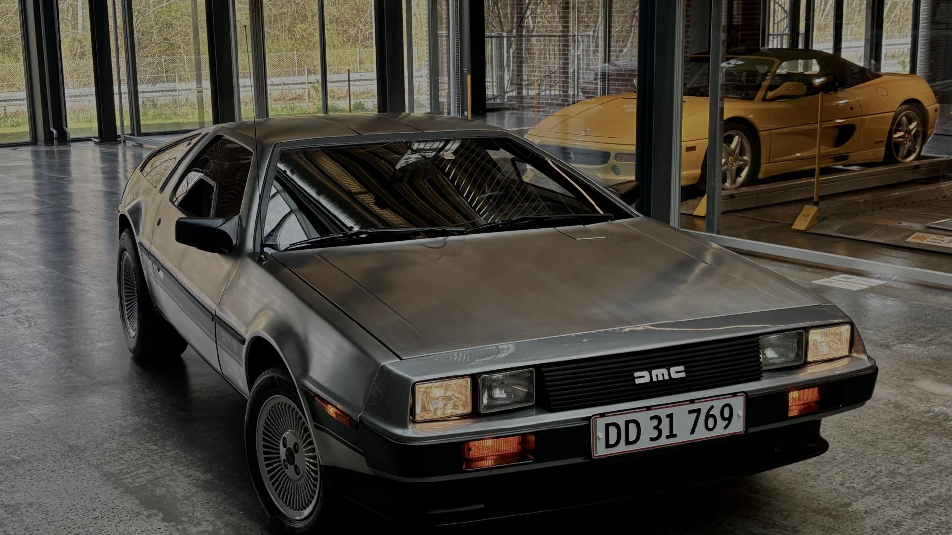 DeLorean DMC-12
