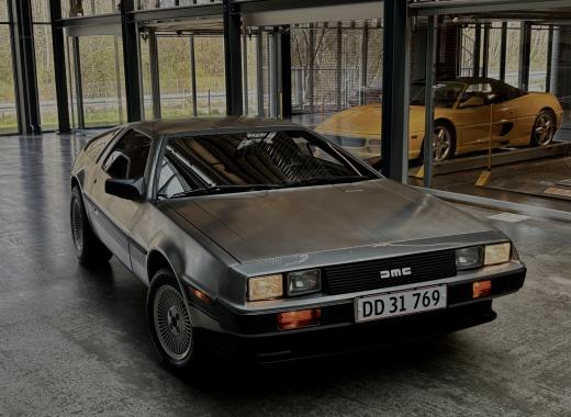 DeLorean DMC-12