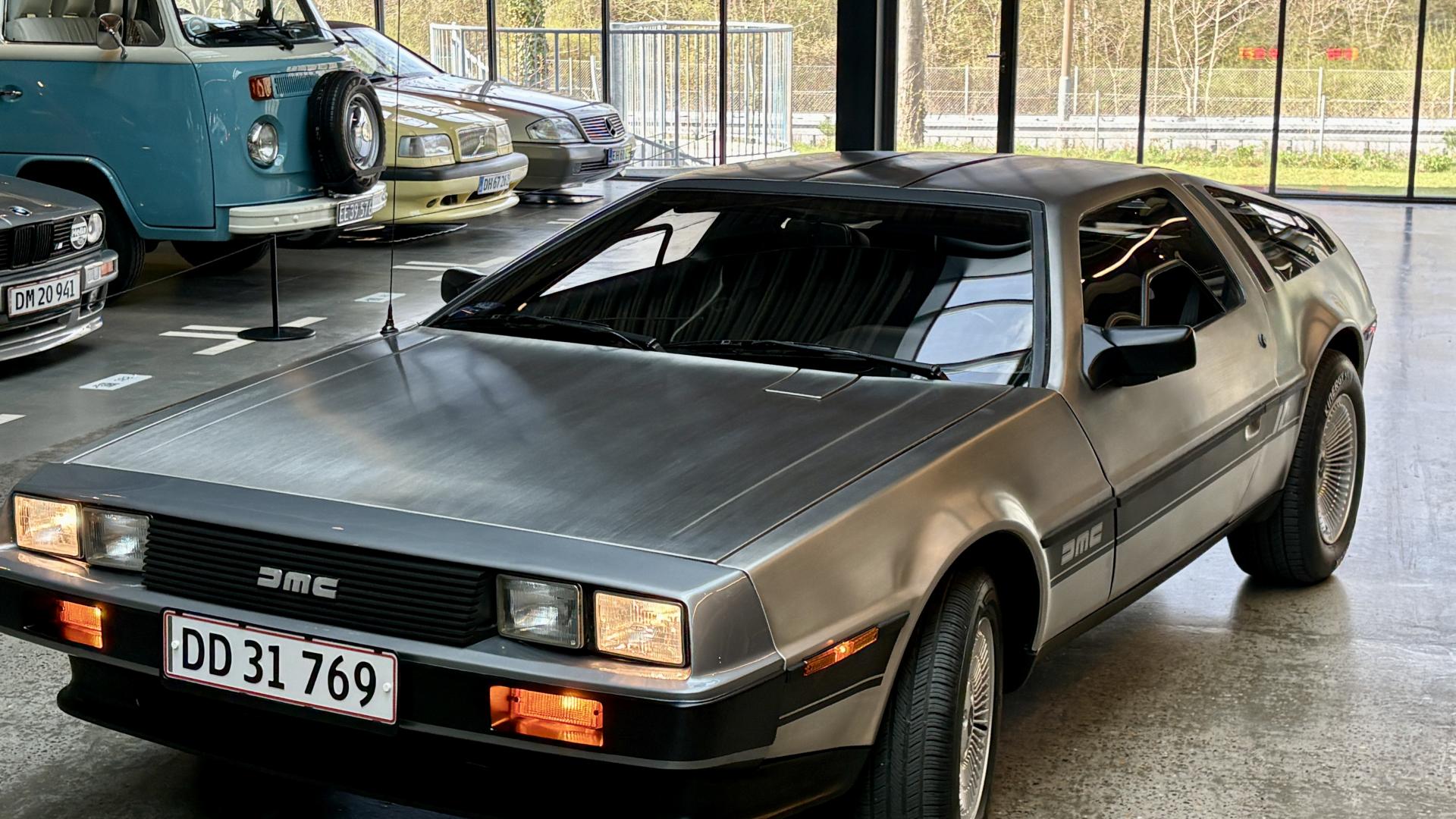 DeLorean DMC-12