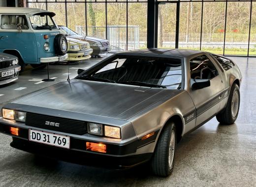 DeLorean DMC-12
