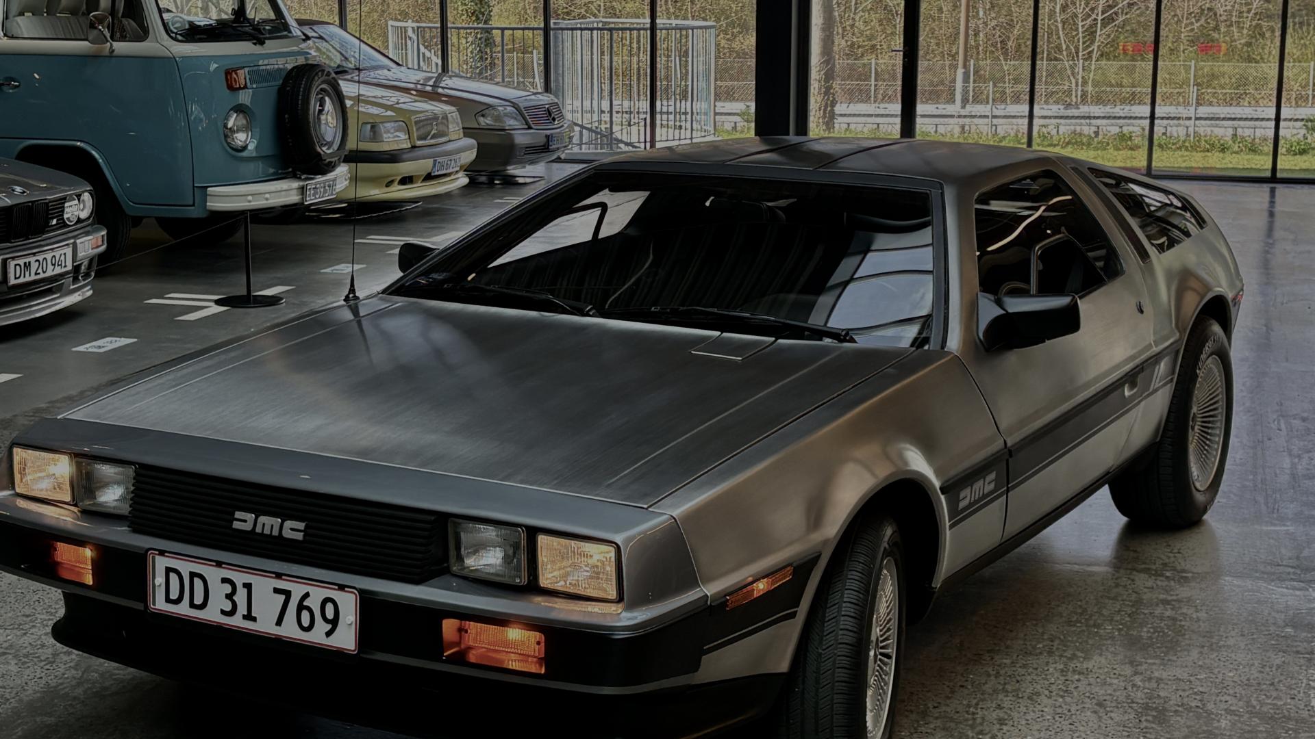 DeLorean DMC-12