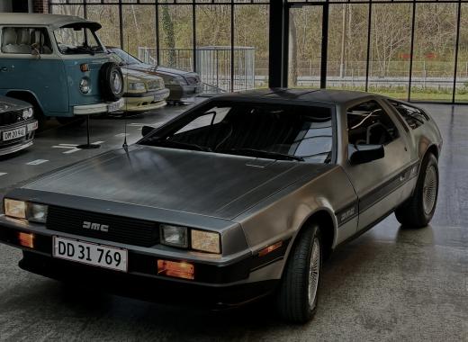 DeLorean DMC-12