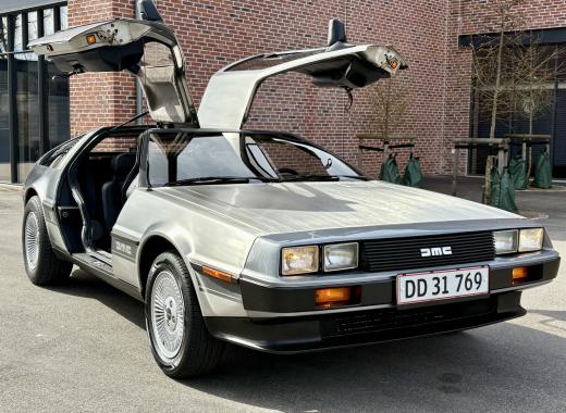 DeLorean DMC-12