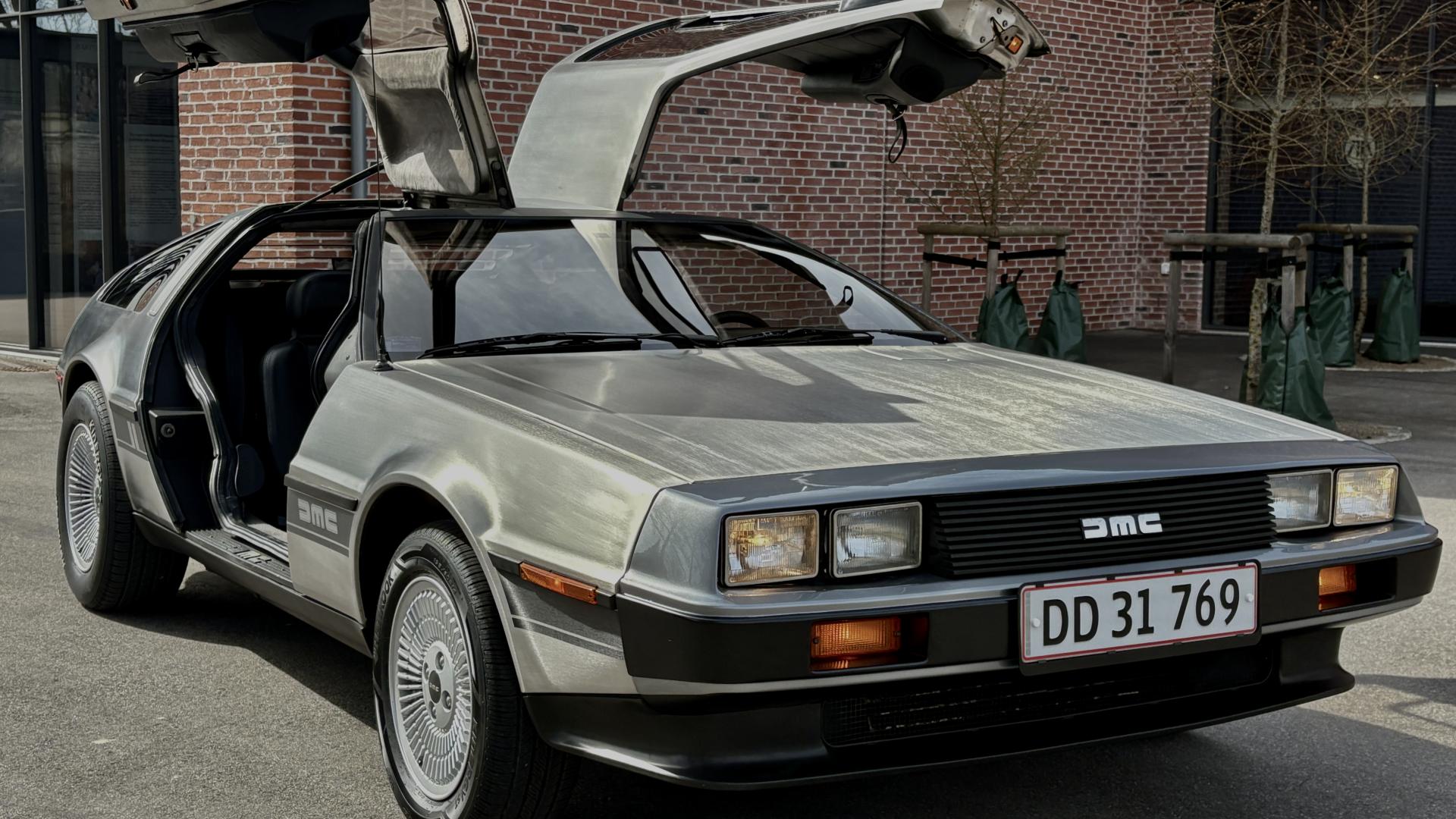 DeLorean DMC-12