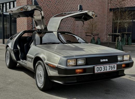 DeLorean DMC-12