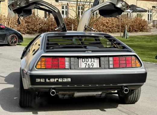 DeLorean DMC-12