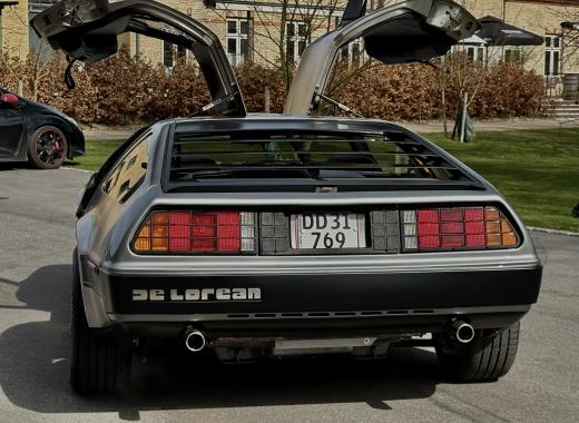 DeLorean DMC-12