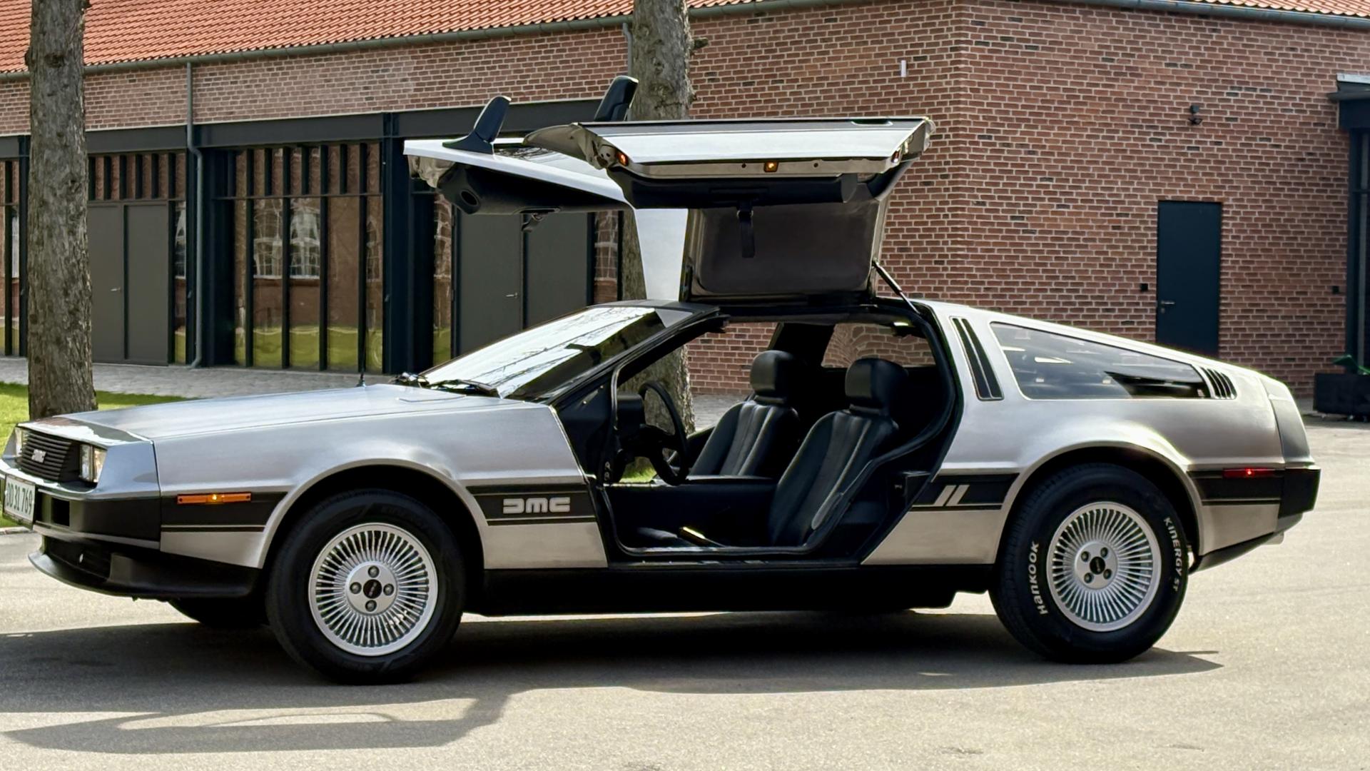DeLorean DMC-12